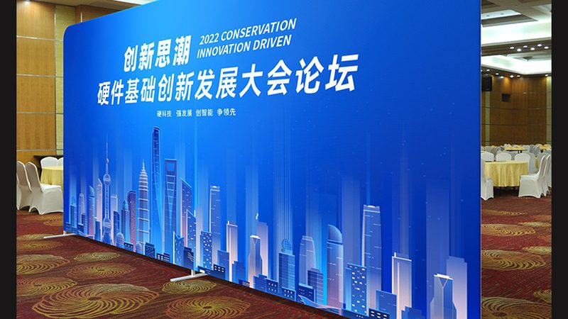 在众多logo设计素材网站中，我们可以将其大致分为以下几类：